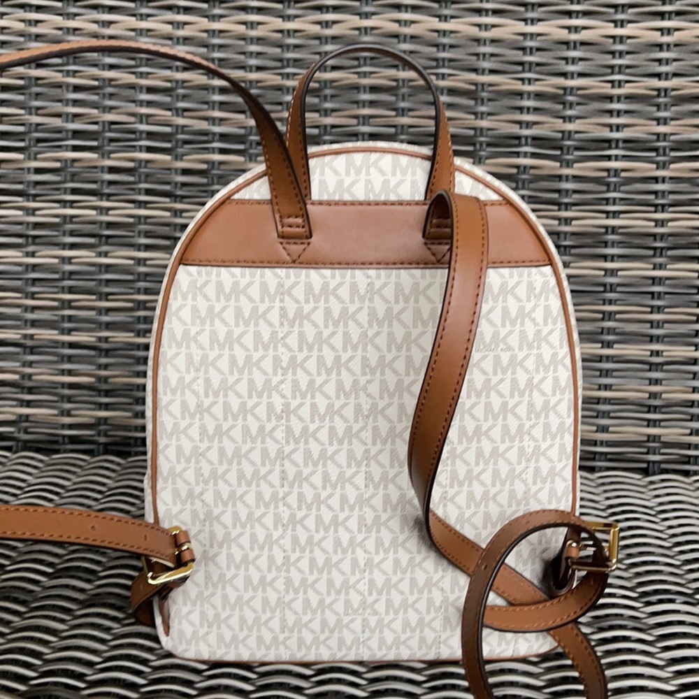 MICHAEL KORS Kenly Medium Backpack Signature Vanilla Bag - Picture 6 of 16